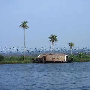 Abad Premium House Boat Botel