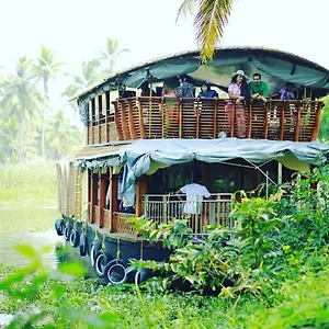 Rajahamsam Houseboat Holiday home